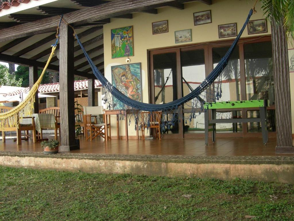 Hostal Los Aventureros ซานตาครูซเดอลาเซียร์รา ภายนอก รูปภาพ