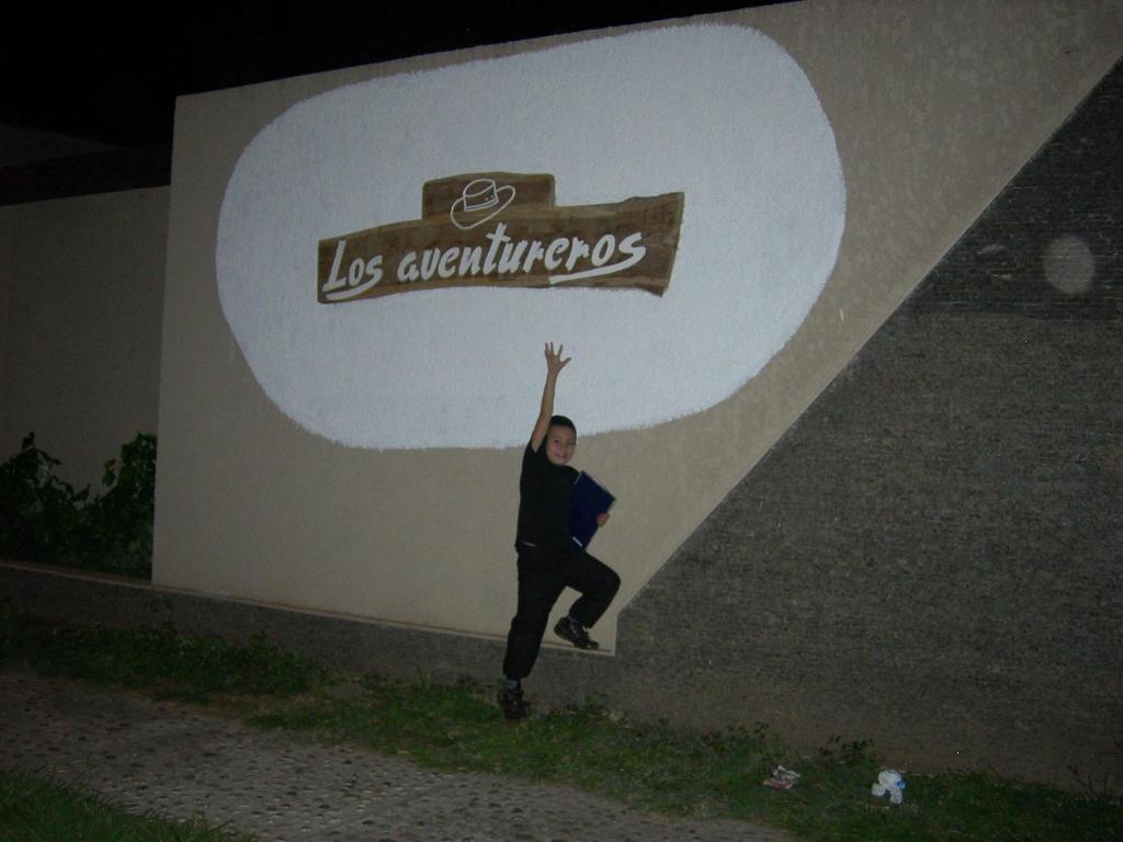 Hostal Los Aventureros ซานตาครูซเดอลาเซียร์รา ภายนอก รูปภาพ