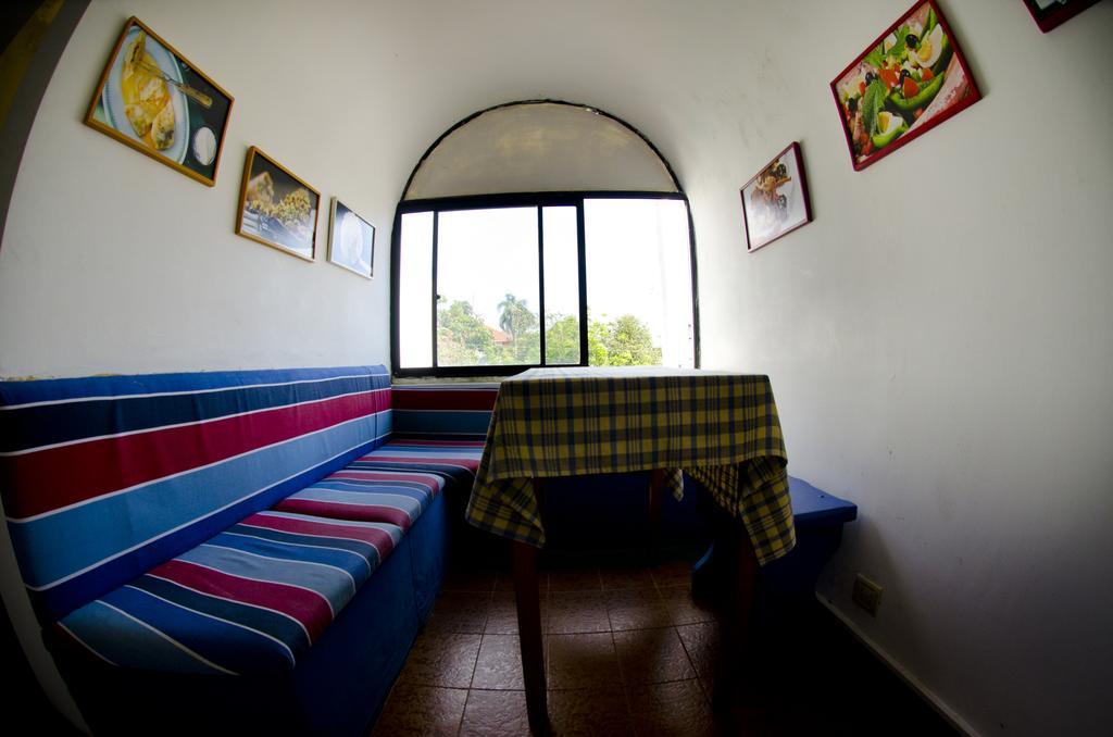 Hostal Los Aventureros ซานตาครูซเดอลาเซียร์รา ภายนอก รูปภาพ