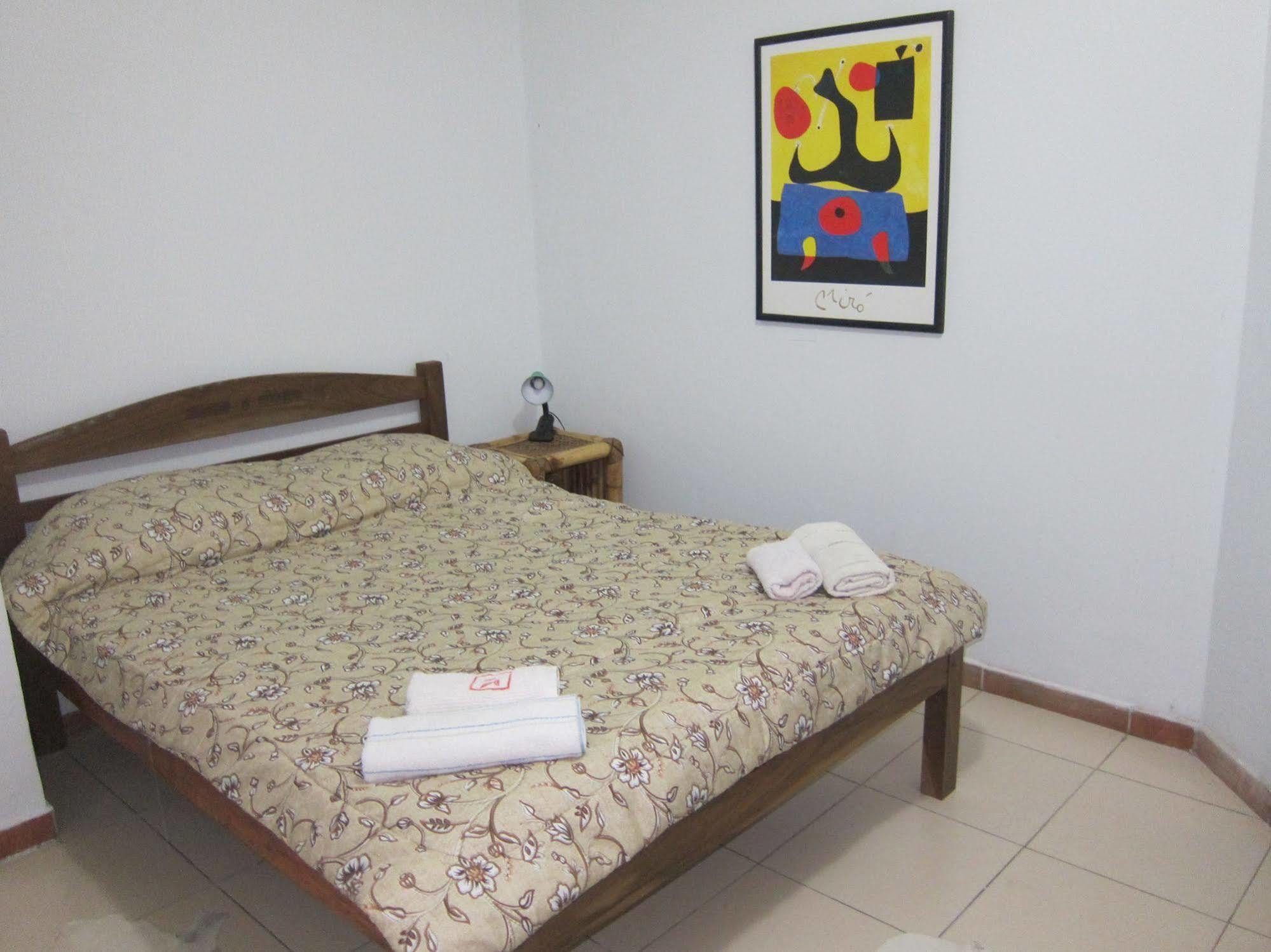 Hostal Los Aventureros ซานตาครูซเดอลาเซียร์รา ภายนอก รูปภาพ