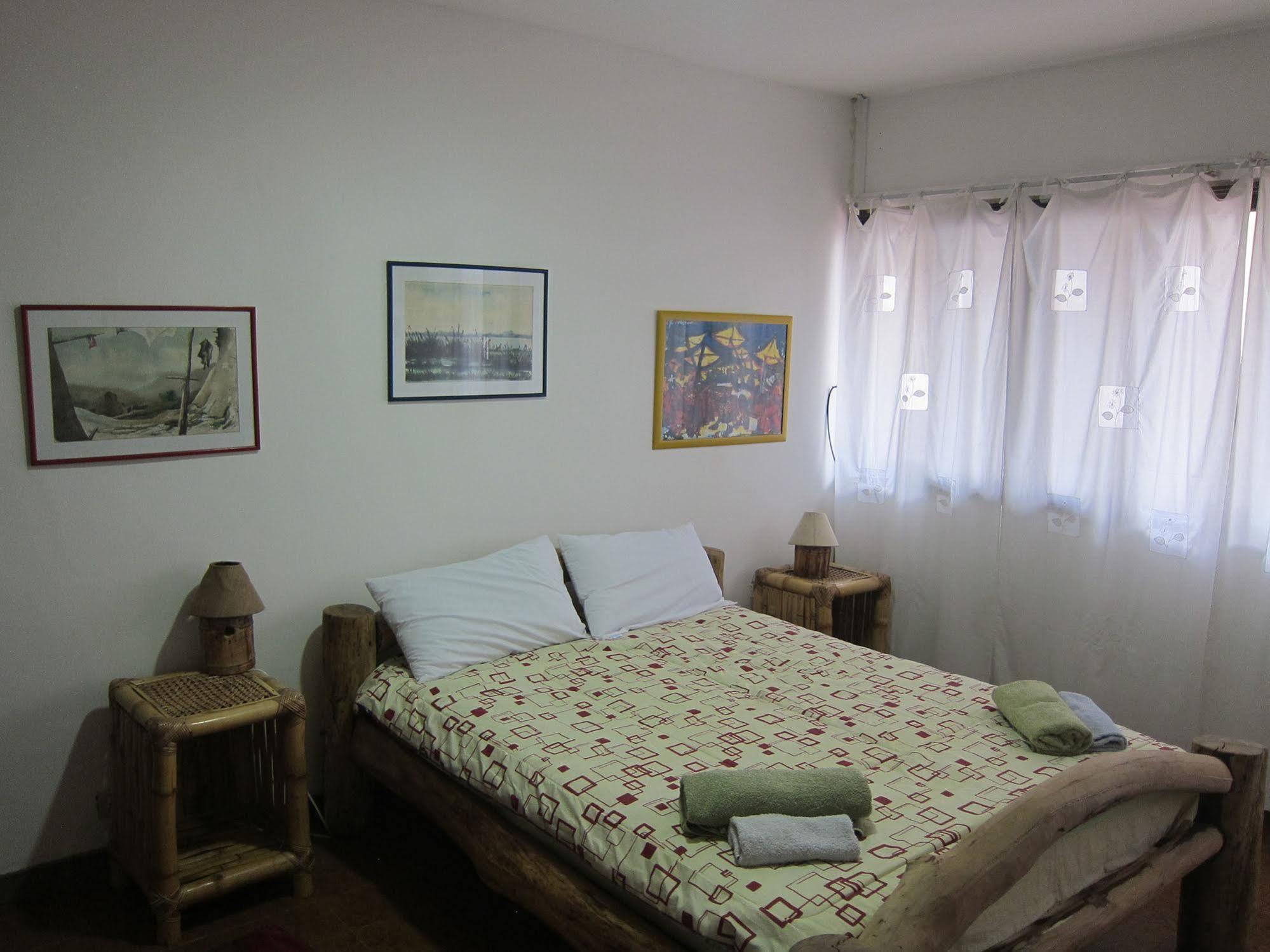 Hostal Los Aventureros ซานตาครูซเดอลาเซียร์รา ภายนอก รูปภาพ
