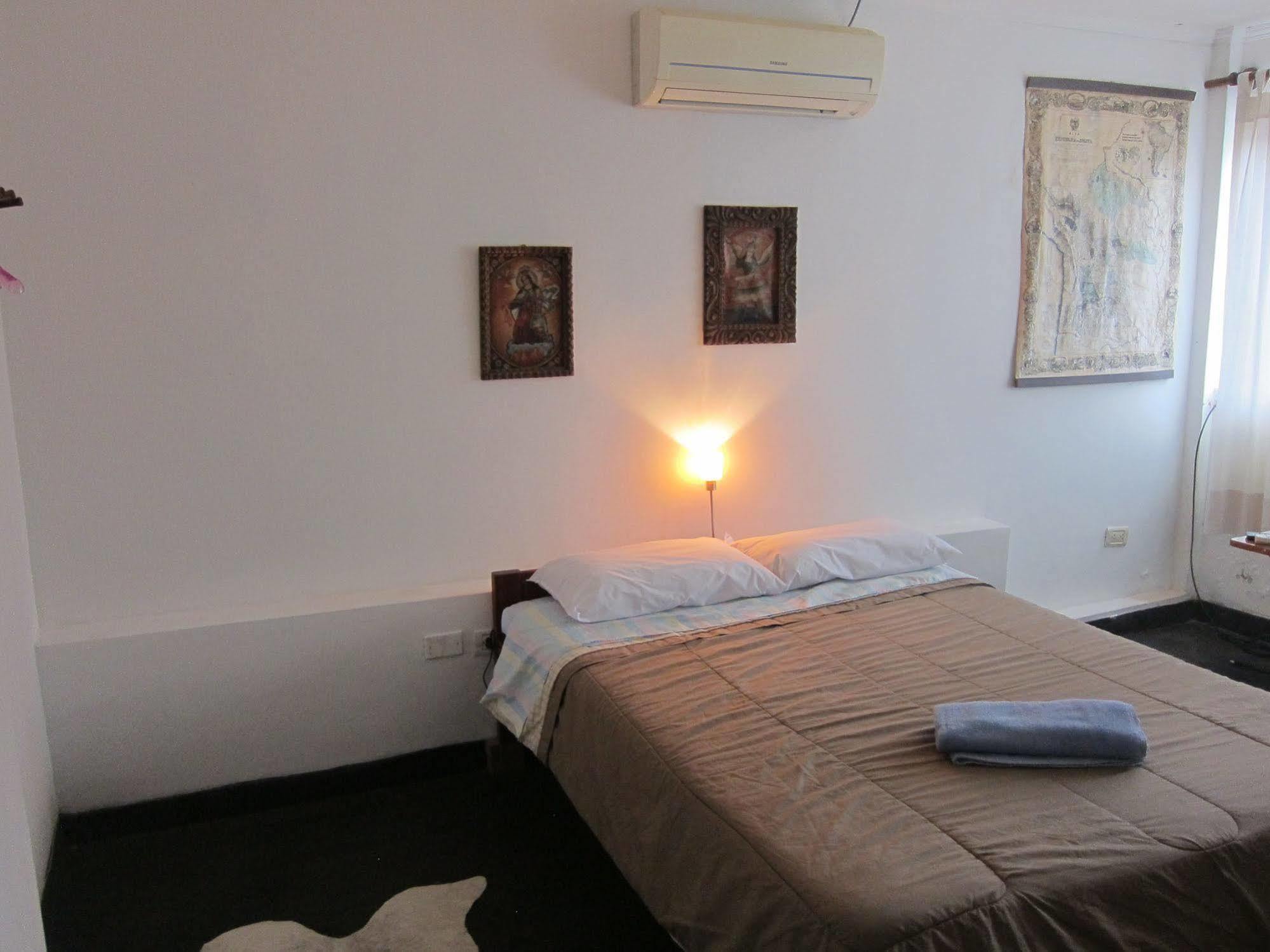 Hostal Los Aventureros ซานตาครูซเดอลาเซียร์รา ภายนอก รูปภาพ
