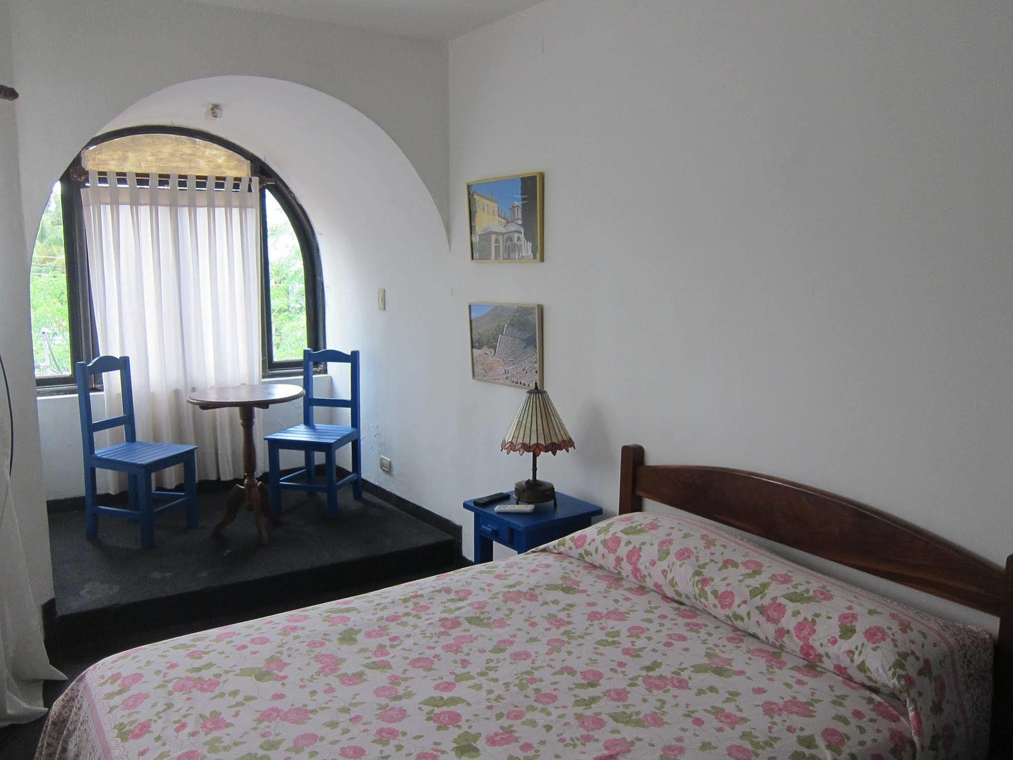Hostal Los Aventureros ซานตาครูซเดอลาเซียร์รา ภายนอก รูปภาพ